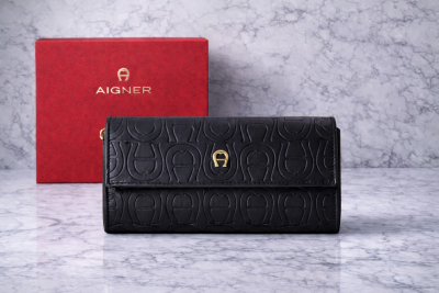 محفظة نسائية فاخرة AIGNER أيجنر بنقشة الشعار – 4 ألوان - Image 6